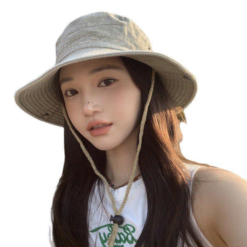 A girl worn a Packable Sun Hat